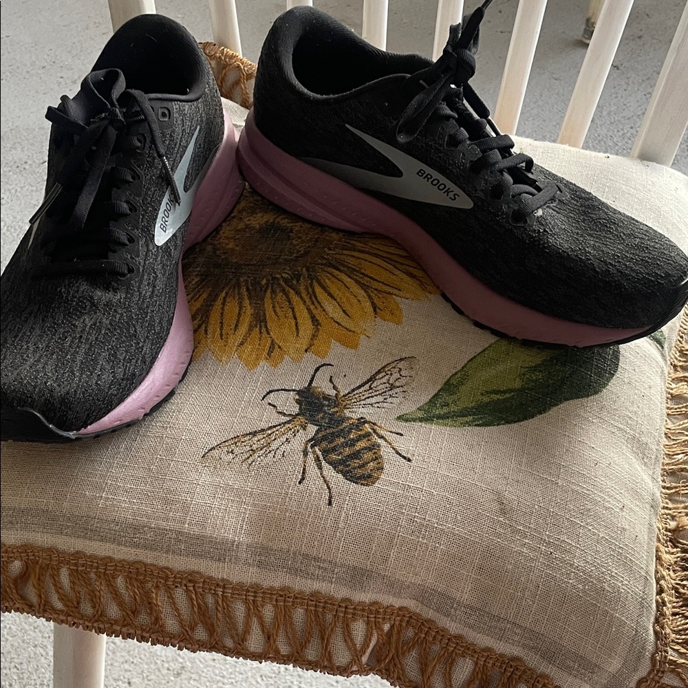 Brooks Women's Black and Purple sole Athletic Shoes